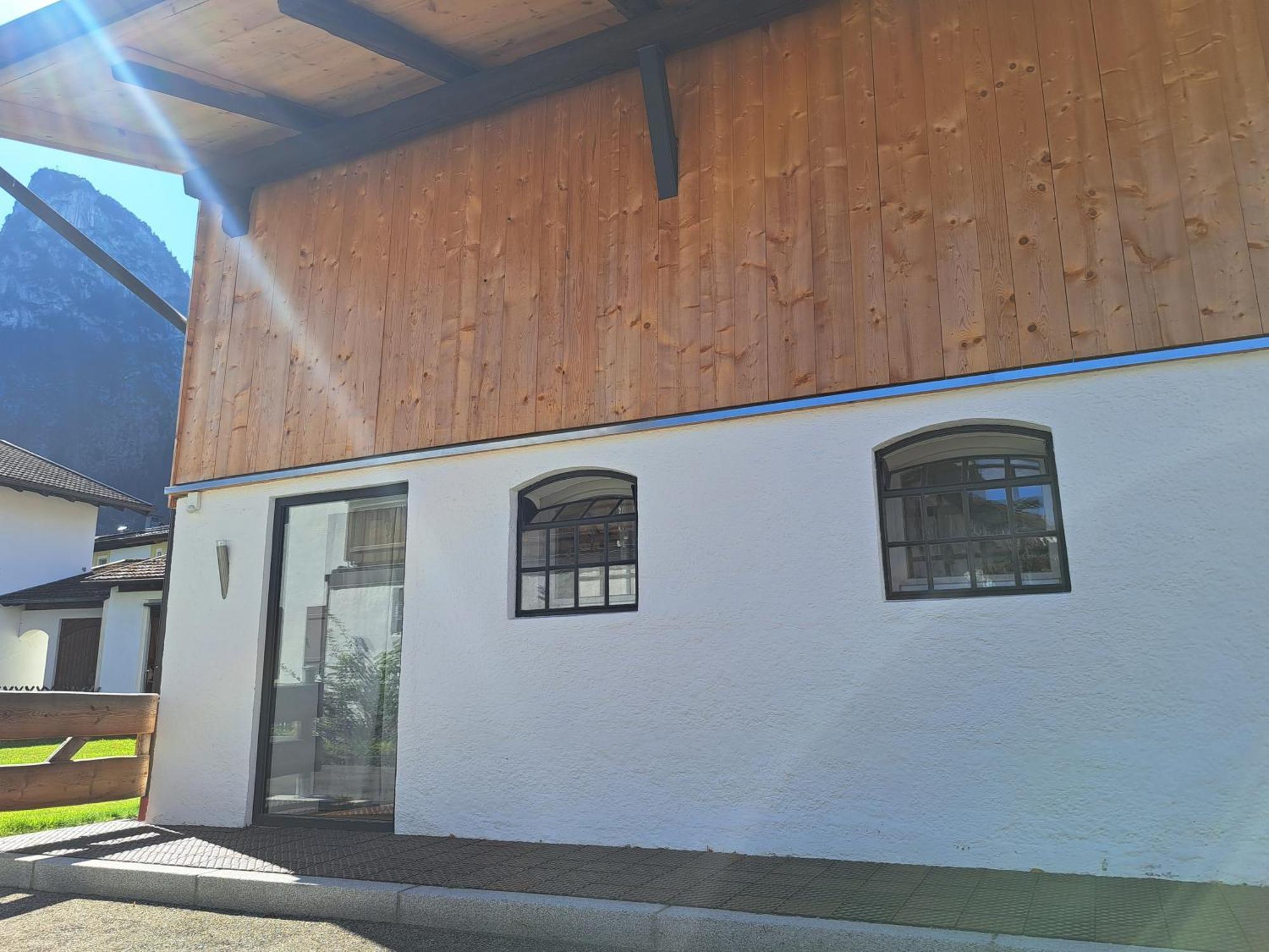 Neu! Ferienwohnungen Im Lueftlmalereck, Hennalahaus オーバーアマーガウ エクステリア 写真