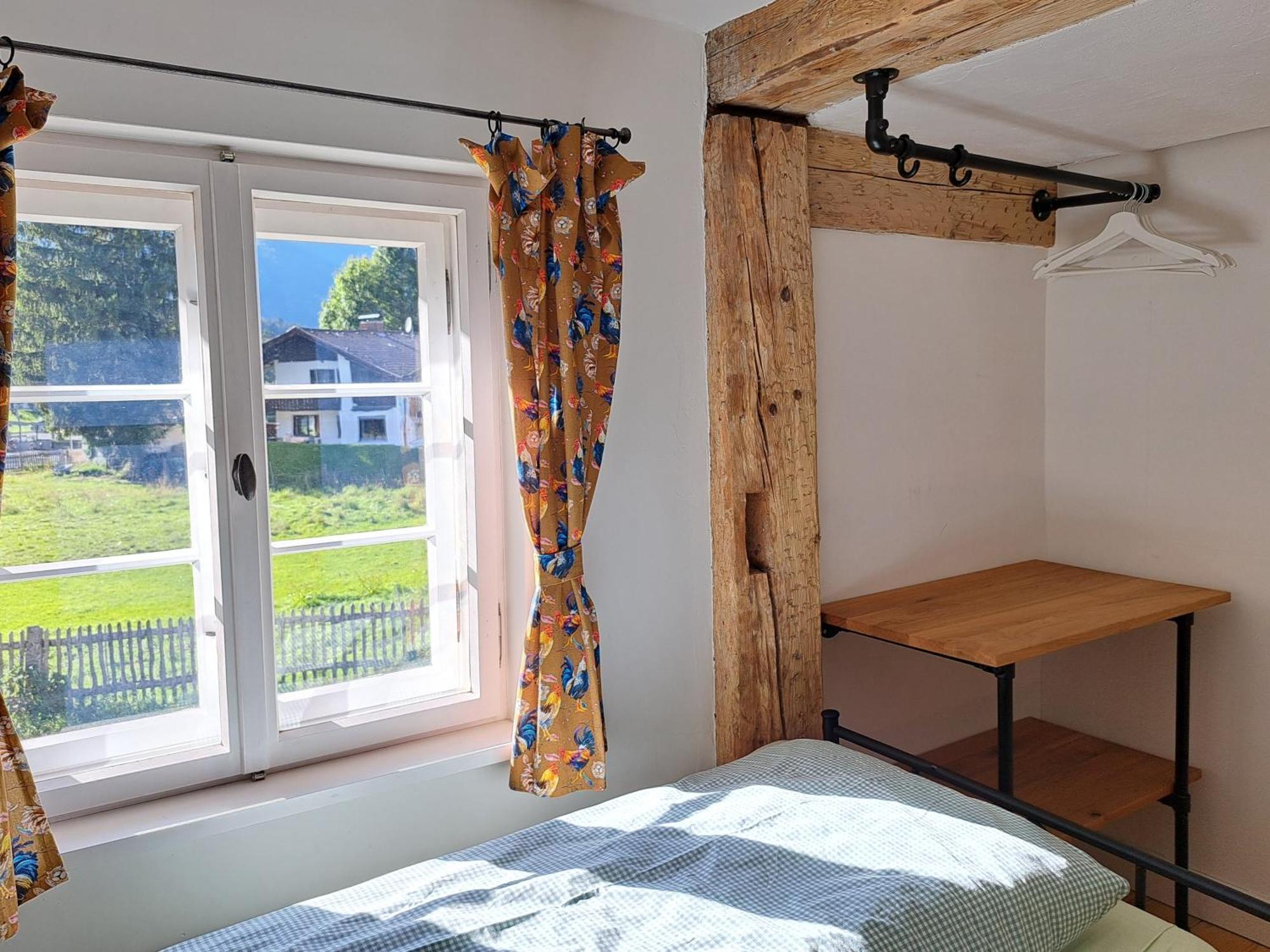 Neu! Ferienwohnungen Im Lueftlmalereck, Hennalahaus オーバーアマーガウ エクステリア 写真