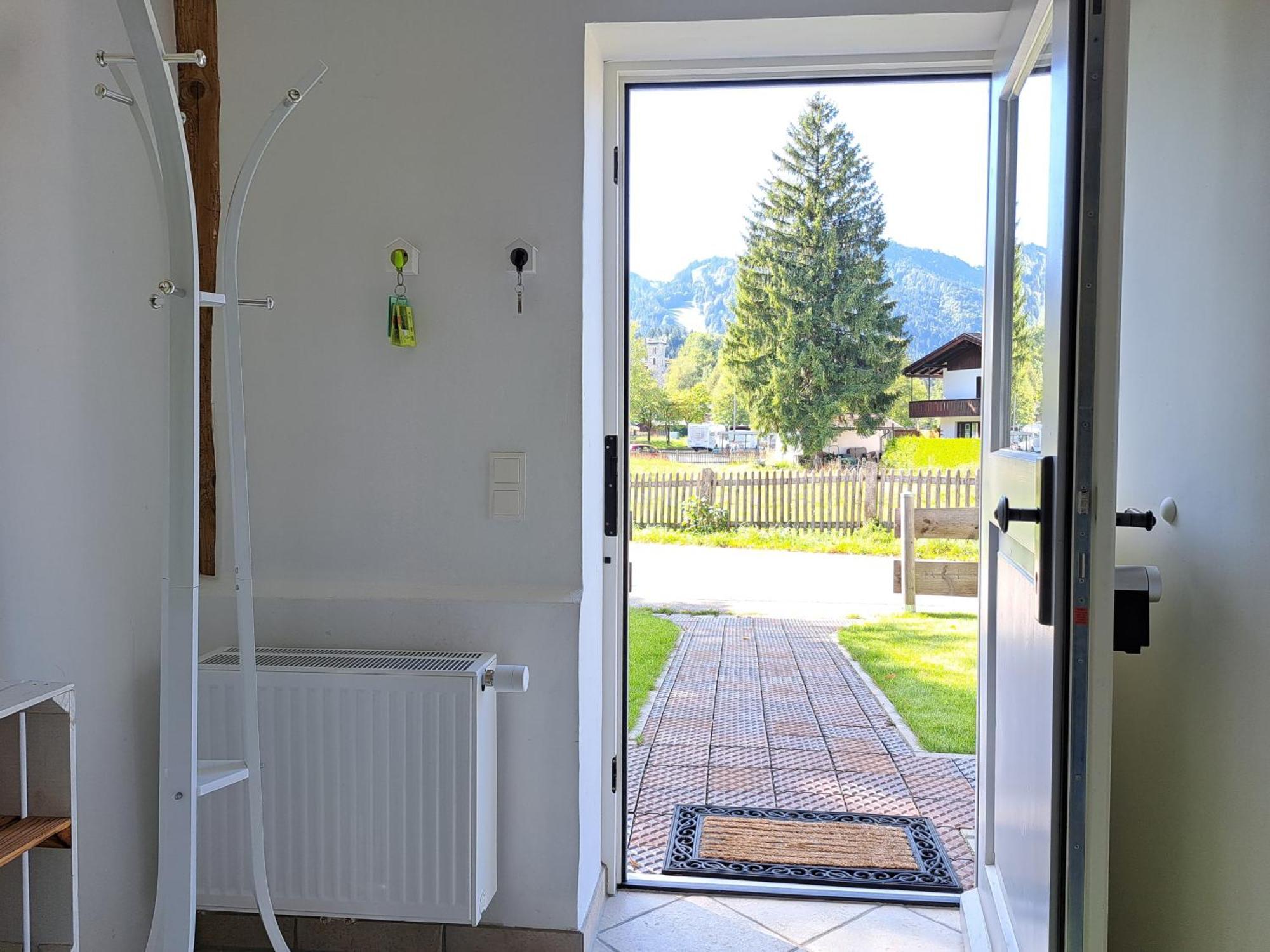 Neu! Ferienwohnungen Im Lueftlmalereck, Hennalahaus オーバーアマーガウ エクステリア 写真