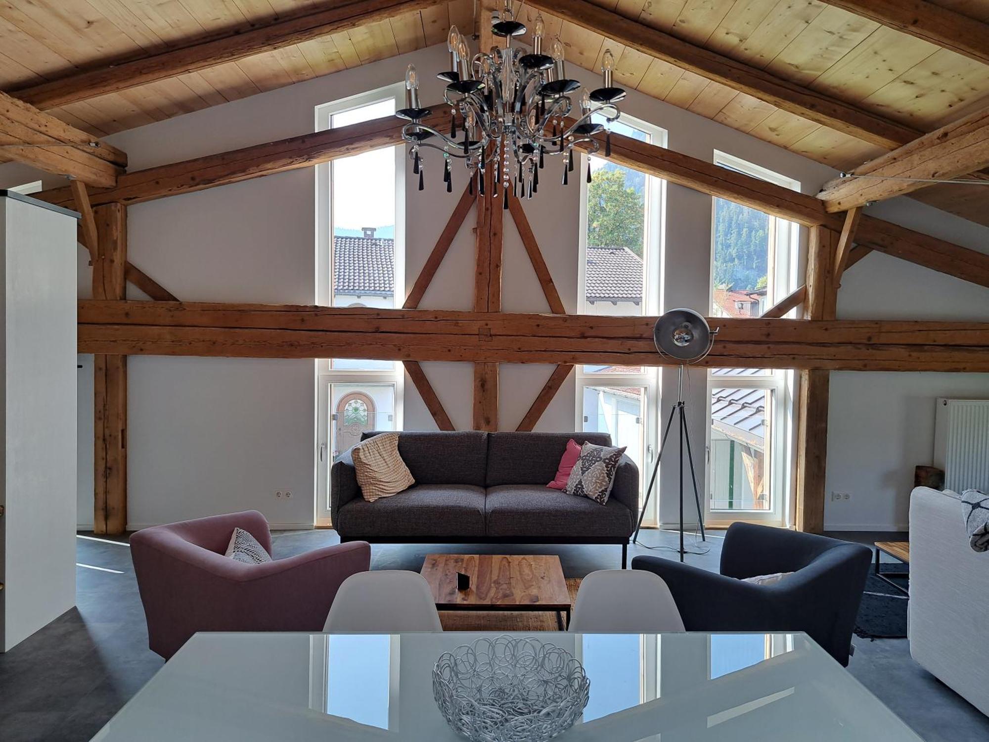 Neu! Ferienwohnungen Im Lueftlmalereck, Hennalahaus オーバーアマーガウ エクステリア 写真